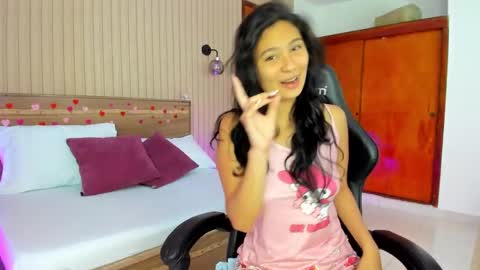 Snapshot of melody_flowers chatting on February 18, 12:17 pm Melody online show from February 18, 12:17 pm
