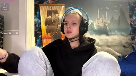 Hi Im Aria 18 years old online show from December 18, 3:50 pm