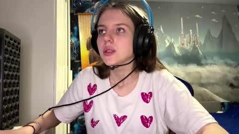 Hi Im Aria 18 years old online show from February 16, 4:18 pm