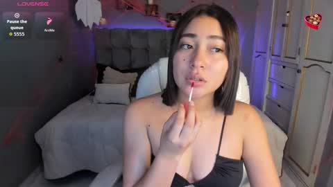 Snapshot of mely_ocean chatting on October 3, 8:03 pm MELY online show from October 3, 8:03 pm