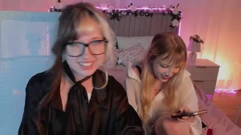 Mia online show from April 19, 6:43 pm