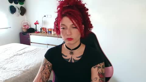 Miss Freckles online show from June 5, 5:30 pm
