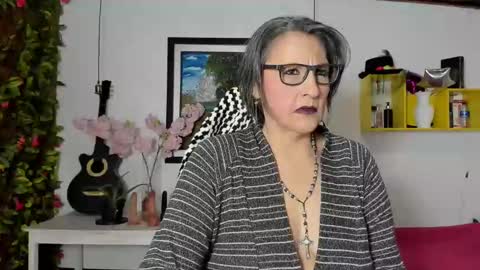 Snapshot of merlyna_goldens chatting on January 30, 3:55 am My next birthday is December 11th. online show from January 30, 3:55 am