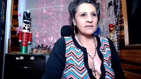 Snapshot of merlyna_goldens chatting on December 28, 3:15 am My next birthday is December 11th. online show from December 28, 3:15 am