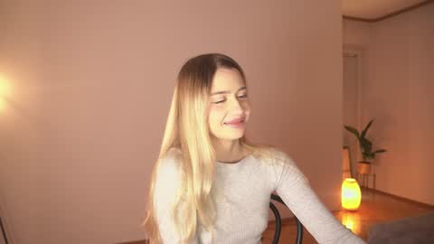Snapshot of mermaids_ chatting on January 9, 8:44 pm Lara OFFLINE online show from January 9, 8:44 pm