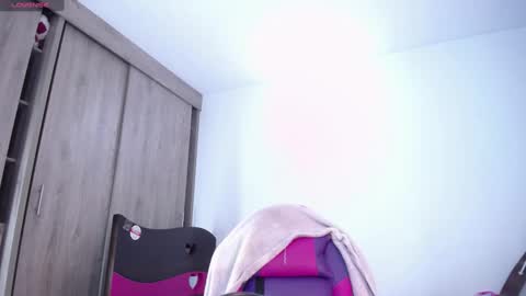 Snapshot of merylintiwg01 chatting on February 23, 4:01 am M online show from February 23, 4:01 am