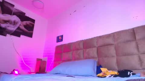 Emi online show from September 12, 8:16 pm