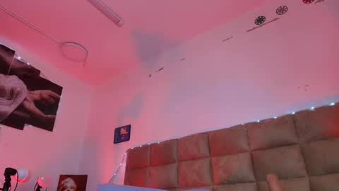 Emi online show from September 19, 8:19 pm