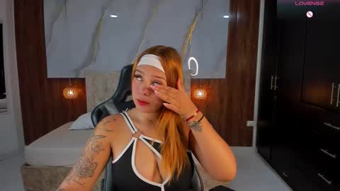 Violett online show from October 14, 5:59 pm