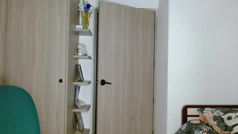 Mia online show from April 16, 3:51 am