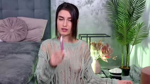 Freya Allen online show from January 11, 9:25 pm