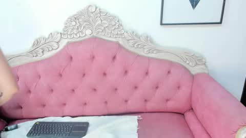 Snapshot of mia_collivens chatting on October 20, 12:19 pm mia online show from October 20, 12:19 pm