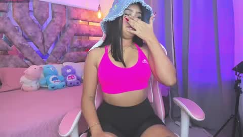 Mia online show from January 8, 9:00 am