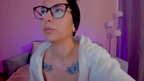 Sarah Luna online show from March 14, 7:15 pm