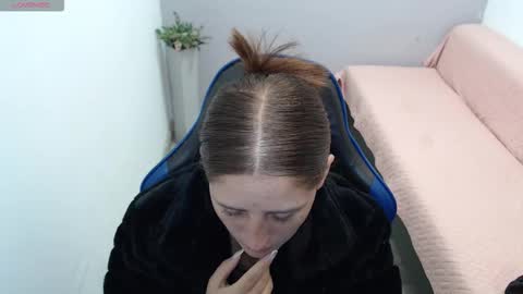 Mia online show from February 17, 1:32 pm