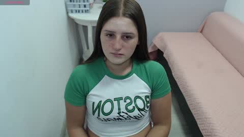 Snapshot of mia_diaz1 chatting on December 24, 12:33 pm Mia online show from December 24, 12:33 pm