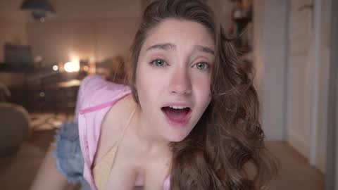 Mia online show from September 29, 4:45 pm