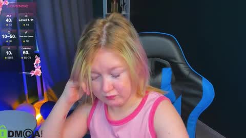 Snapshot of mia_ferd chatting on October 9, 8:18 am Mia online show from October 9, 8:18 am