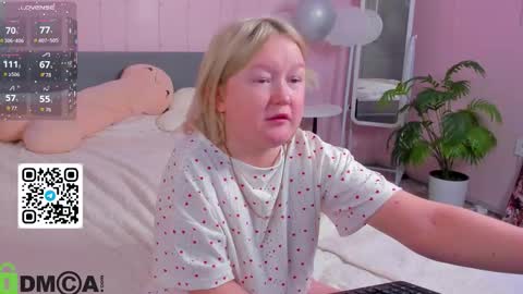 Mia online show from March 22, 8:20 am