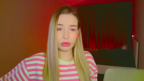 Mia online show from March 1, 3:43 am