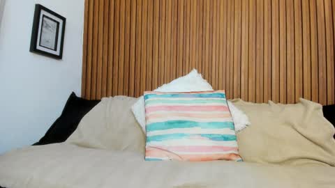 Mia online show from April 9, 4:59 am