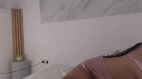 Snapshot of mia_girl00 chatting on October 16, 3:53 am Mia online show from October 16, 3:53 am