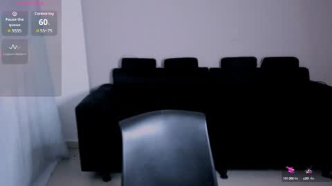Snapshot of mia_gothzx chatting on January 24, 12:31 pm Mia online show from January 24, 12:31 pm