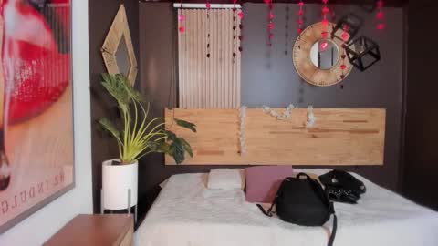 Val  online show from December 14, 11:38 am