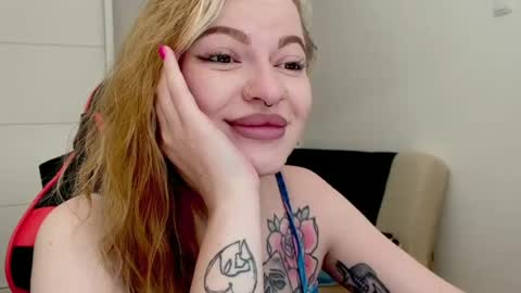 Mia online show from July 25, 9:27 am