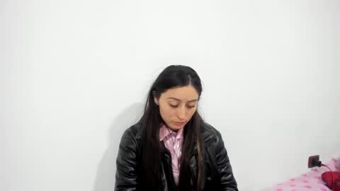 mia kaneee online show from December 19, 5:29 am