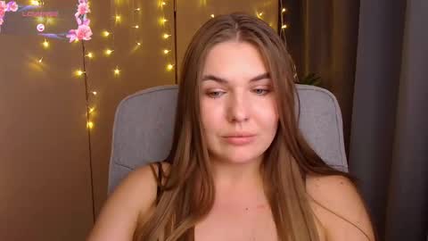 mia_lemm online show from September 9, 1:33 pm