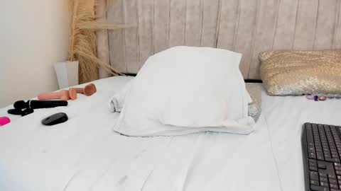 Snapshot of mia_lourence chatting on September 12, 3:41 pm Mia online show from September 12, 3:41 pm