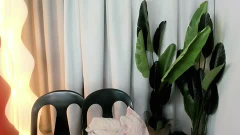 M I A online show from April 5, 1:54 pm