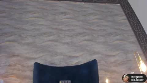 mia_luxor online show from June 4, 11:47 am
