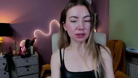 Mia online show from October 17, 7:11 am