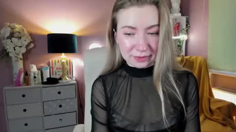 Mia online show from January 31, 7:39 am