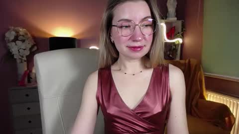 Mia online show from February 7, 8:01 am