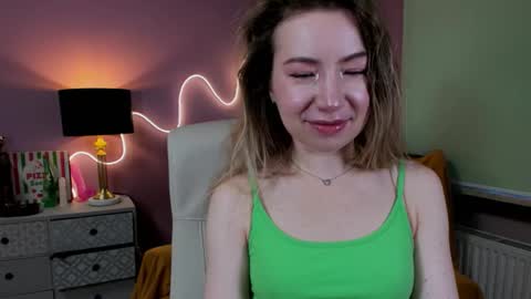 Mia online show from November 19, 7:30 am