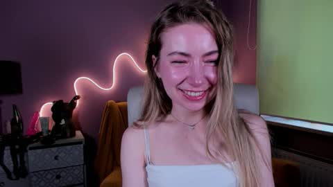 Mia online show from September 21, 1:32 pm