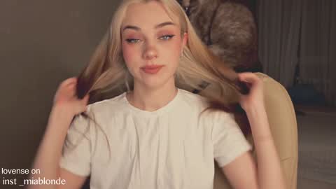 Snapshot of mia_milagros chatting on December 24, 12:00 am mia_milagros online show from December 24, 12:00 am