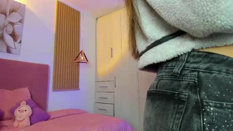 Mia Nevaeh - follow me online show from October 6, 8:02 pm