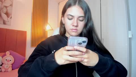 Mia Nevaeh - follow me online show from January 25, 8:10 pm