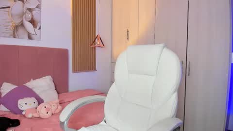 Mia Nevaeh - follow me online show from October 19, 9:28 pm