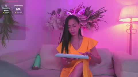 Mia online show from April 19, 11:54 am