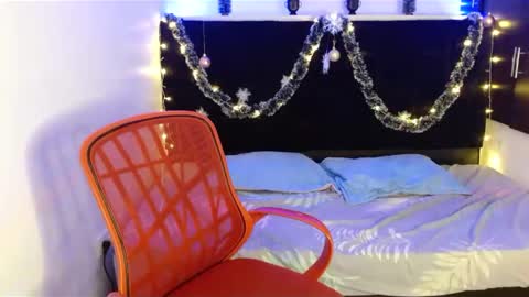 Mia  online show from December 7, 1:29 pm