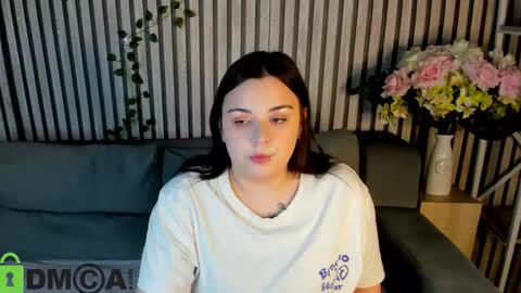 Mia online show from November 5, 1:11 am