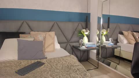 Snapshot of mia_roswell chatting on October 7, 9:52 pm MIA online show from October 7, 9:52 pm