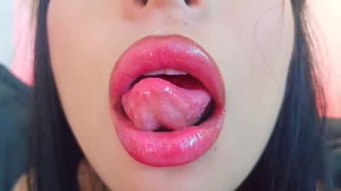 Mia online show from March 23, 9:32 pm