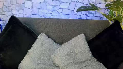 Mia online show from December 19, 7:39 pm