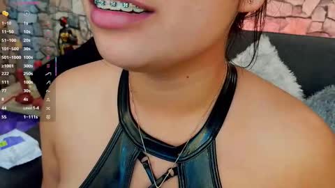 Mia online show from November 3, 5:28 pm